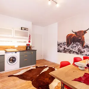 Modern & Spacious For Up To 8 Persons Apartment