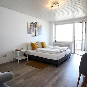  Apartment Großzügige Stadtwohnung - Garage, Balkon