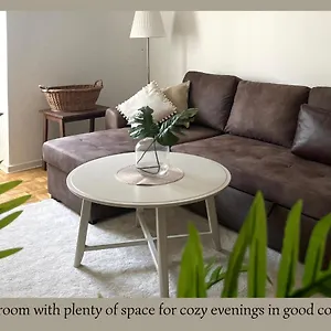 Urban Retreat - And Historic Apartment